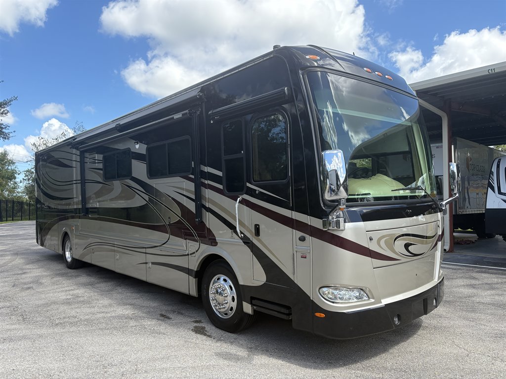 2011 Freightliner Xc Raised Rail Rear Engine Motor Home Chassis - $89,000